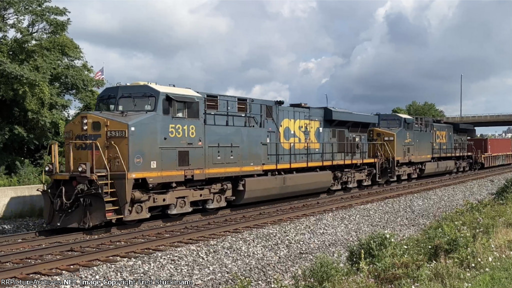 CSX 5318 leads I135.